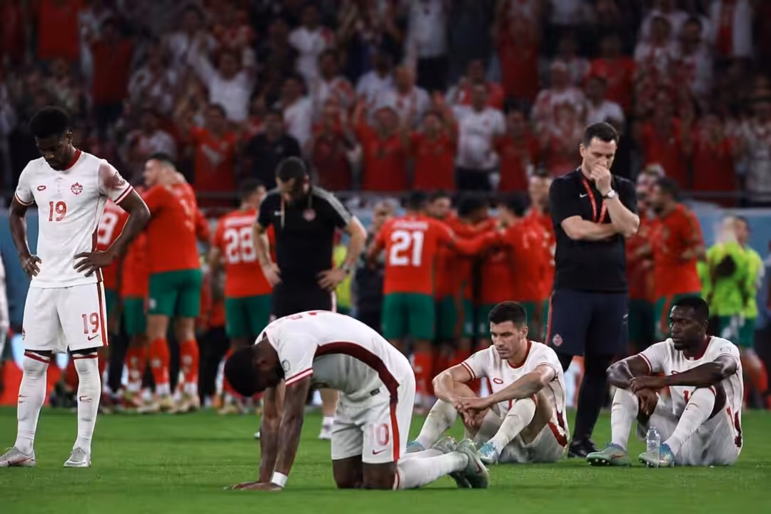 اكتشف ما إذا كانت كندا قد خرجت من كأس العالم بعد خسارتها أمام المغرب في دور الـ16، مع تغطية شاملة وتحليل مفصل للمباراة.
