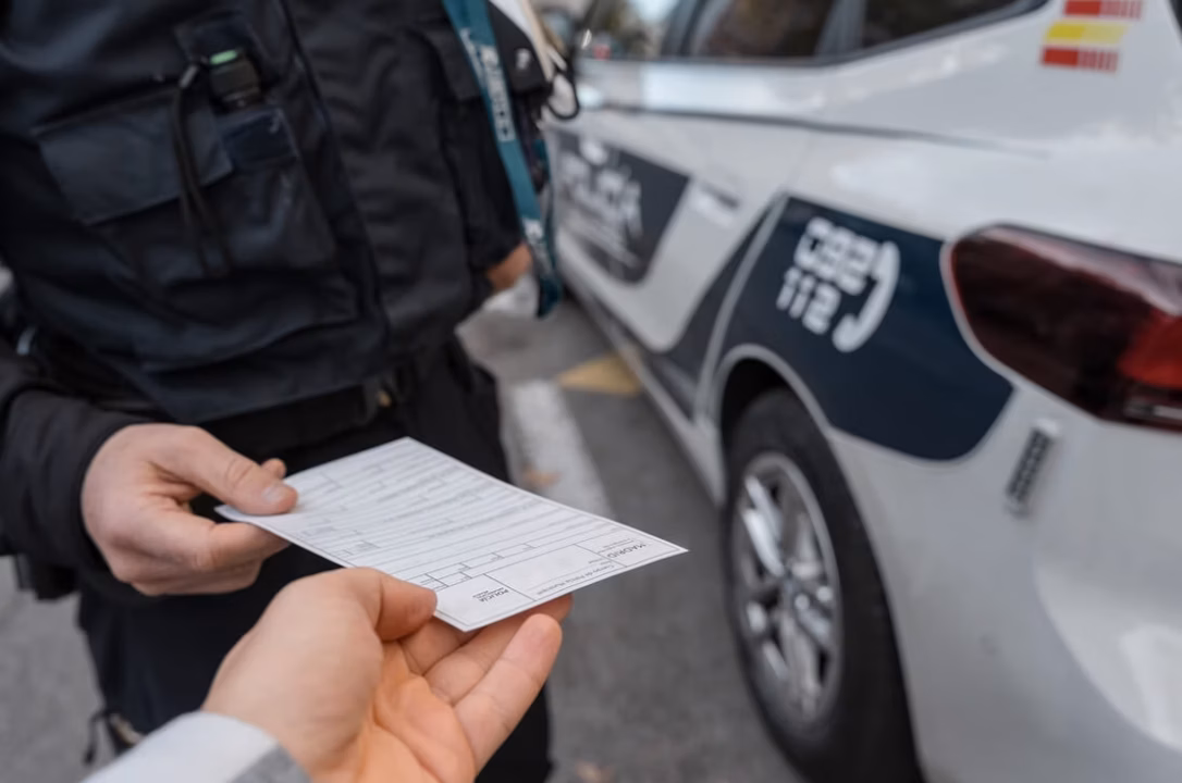 أول حكم صارم في المغرب بعد تدفق المهاجرين على سبتة: سجن 7 سائقين سيارات أجرة