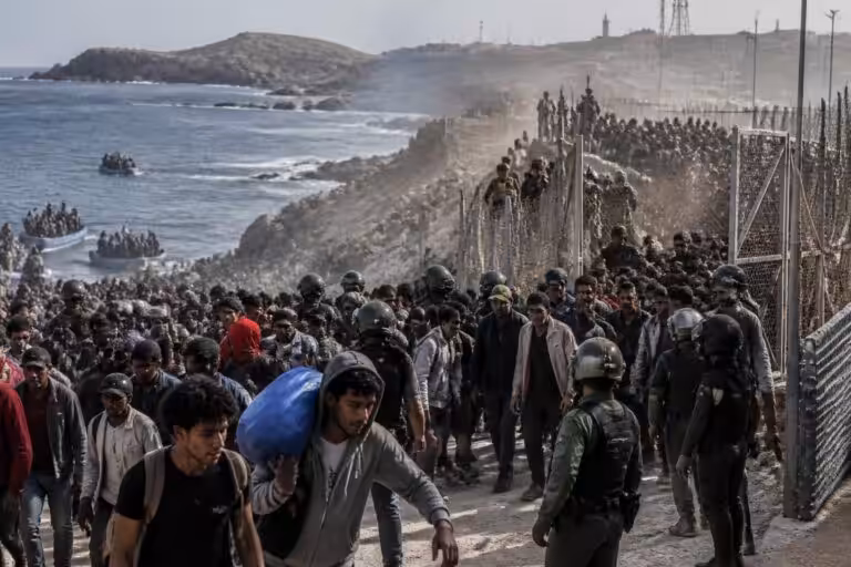 ارتفاع حصيلة الوفيات إلى 67 في أزمة الحدود بين إسبانيا والمغرب في سبتة مع عبور آلاف الأشخاص