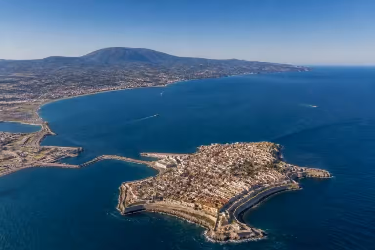 لماذا تنتمي سبتة إلى إسبانيا ومدى قربها من المغرب