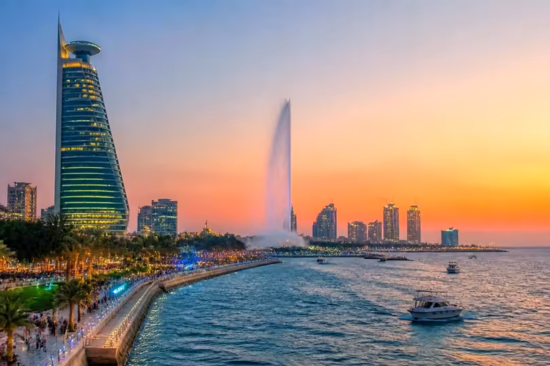 استمتع بجولة ساحرة في واجهة جدة البحرية واكتشف أبرز المعالم السياحية التي تجعلها وجهة لا مثيل لها على الساحل.