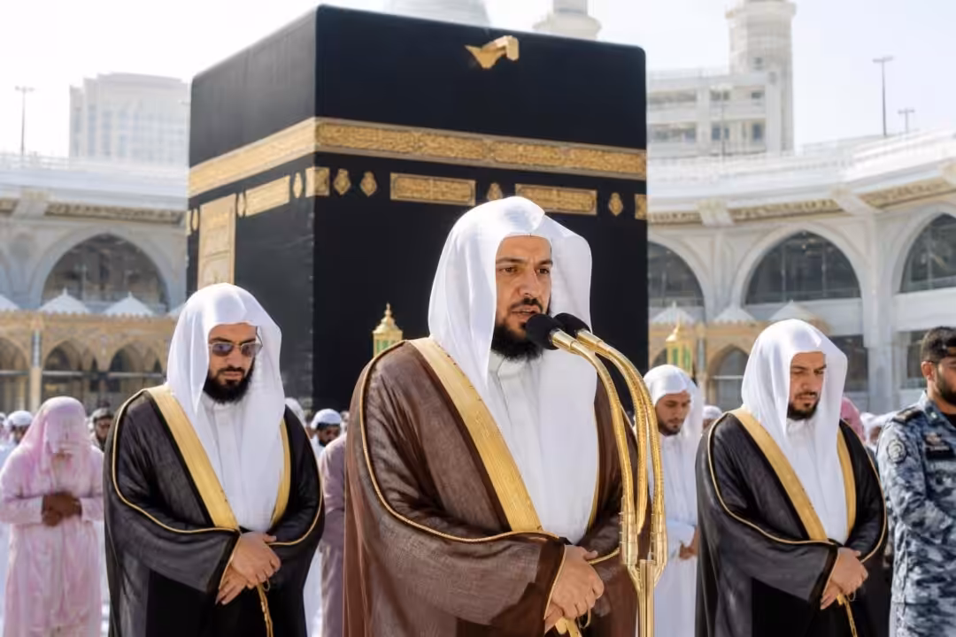 اكتشف اليوم أئمة الحرم المكي ودورهم الفعال في خدمة المسجد الحرام وتعزيز الروحانية لدى الزائرين.