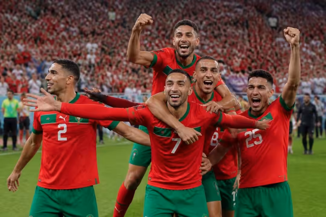 المغرب يتأهل مرة أخرى إلى ربع نهائي كأس العالم 2026 بعد تسجيل أهداف حاسمة في الشوط الثاني، تألق وسيطرة كاملة في المباراة.